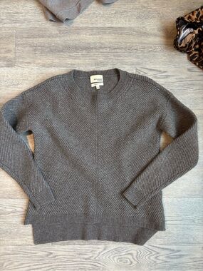 Wilfred Gray Diagonal Rib Crewneck Sweater